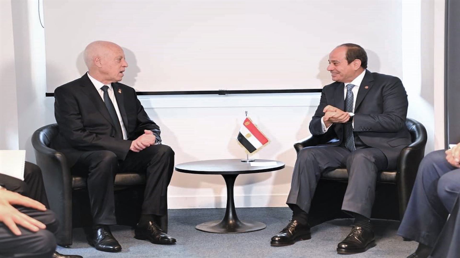 الرئيسان المصري والتونسي يبحثان سبل تعزيز العلاقات الثنائية خلال اللقاء على هامش قمة ميثاق التمويل العالمي الجديد